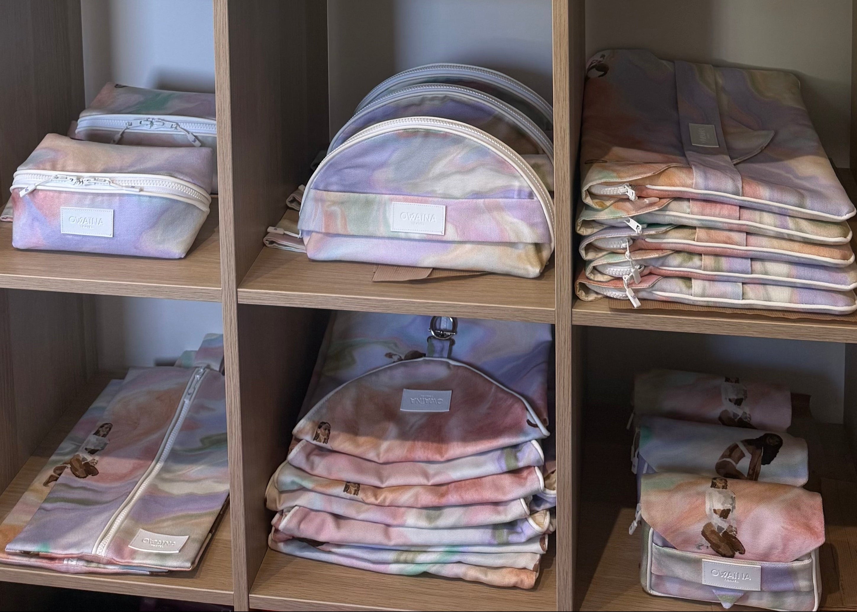 Stock des accessoires Owaina dans son atelier au Pays Basque.